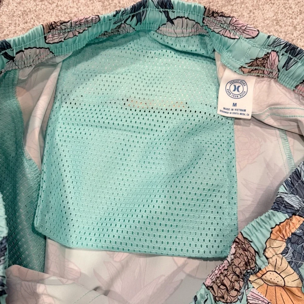 NWT Hurley Phantom Poolside pineapple print swim trunks size men’s medium